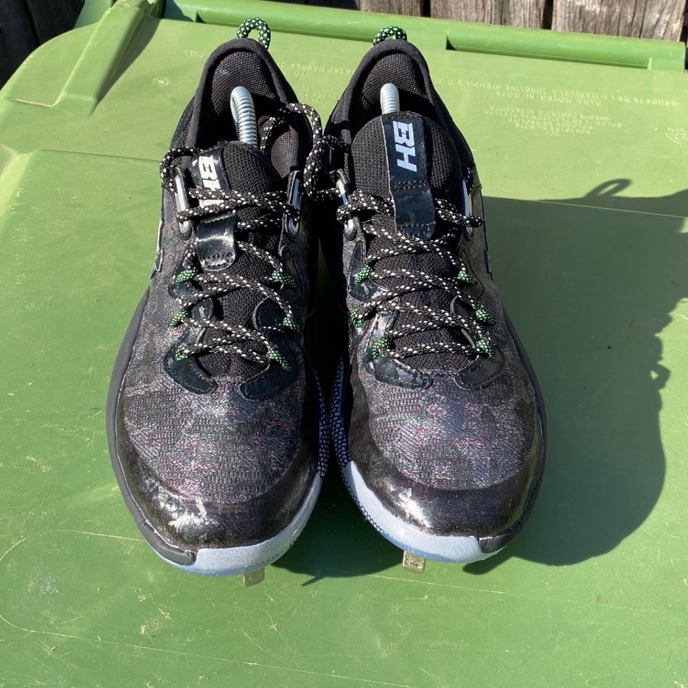 New Under Armour Harper 8 Low ST Baseball Cleats Black Green 3026588-001 - Picture 2 of 9